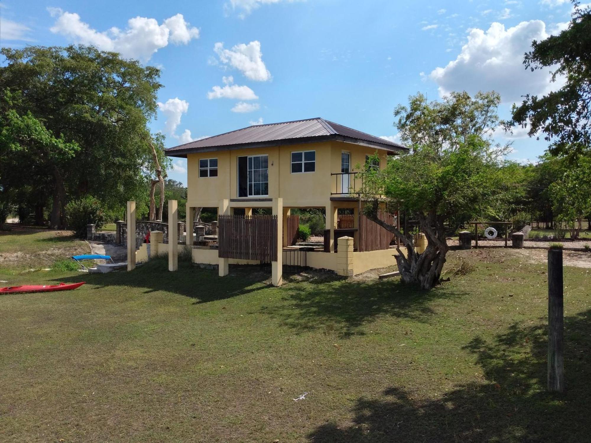 Crooкed Tree Lodge Belize Crooked Tree Bagian luar foto